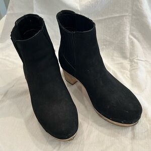 Loft suede clog
